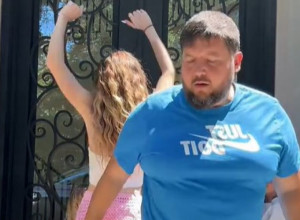 Urnebesan video: Mama Ana je snimila kako deca reaguju kad ona izađe iz sobe, a kako kad ode tata, ljudi plaču od smeha!
