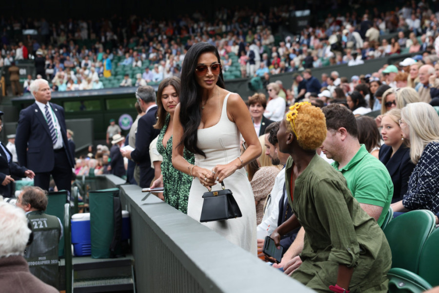 Princeza Beatris u čipkanoj haljini, Sijena Miler demonstrirala stil, ali ona je zapalila tribine... Ceo Vimbldon gledao u pevačicu — komentari se nižu