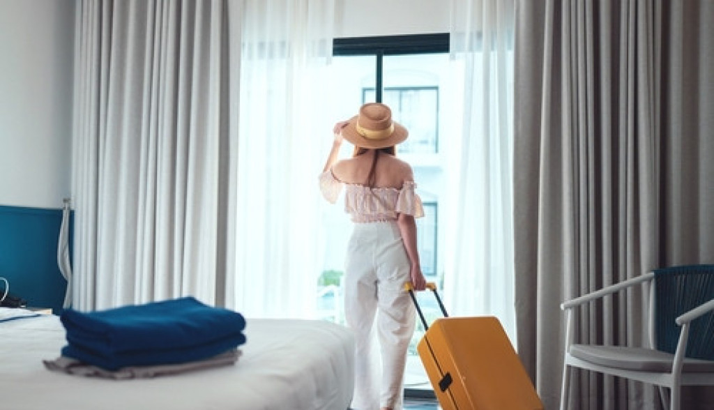 Leglo zaraze u hotelskim sobama: Ovaj uređaj je "raj" za bakterije, nikada nije čist, a svi ga koriste!