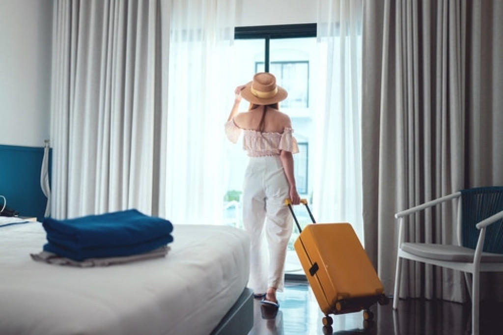 Leglo zaraze u hotelskim sobama: Ovaj uređaj je "raj" za bakterije, nikada nije čist, a svi ga koriste!