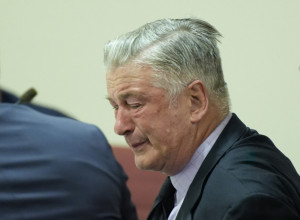 Alek Boldvin oslobođen od optužbi za ubistvo iz nehata: Emotivne scene u sudnici, glumac se "rasuo u komade"