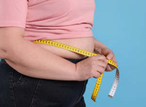 Napitak koji topi salo bez gladovanja: Smanjuje nadutost i skida kilograme, stesaće vas bukvalno preko noći!