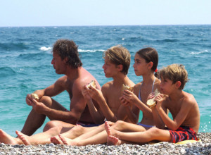 Mogu izazvati trovanje salmonelom i napraviti ozbiljne komplikacije : 5 jela koje nikako ne smete nositi na plažu — sendvič je jedna od njih