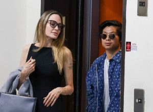 Nije mu ovo prva nesreća, policija razotkrila sve: Sin Anđeline Džoli divljao po ulicama, potpuno slupao automobil