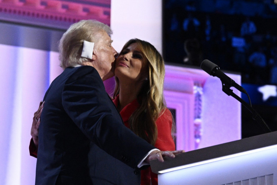 Amerika se ovome nije nadala: Melanija Tramp sa 54 godine grmi, promenila stil, kosu, zube, a i ponašanje