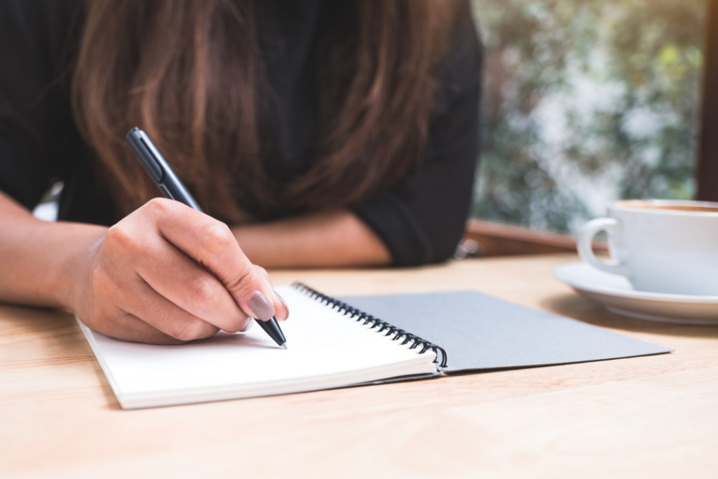 „Vraćam ti muža“: Ovo je pismo koje je ljubavnica napisala ženi s čijim se suprugom viđa, ljudi se krste i levom i desnom rukom!