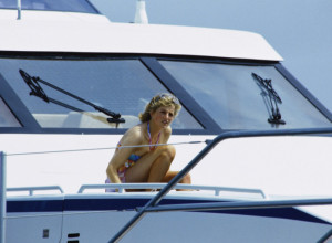 Osvetnički kupaći princeze Dajane je vanvremenski letnji hit: Sakriva kilograme, a ženama starijima od 50 stoji kao saliven