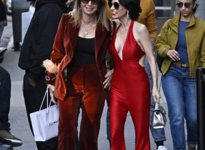 Dojila rođenog brata, pa se našla u sekti: Uznemirujuća priča poznate dizajnerke - živela u ugovorenom braku sa "tužnim čovekom"