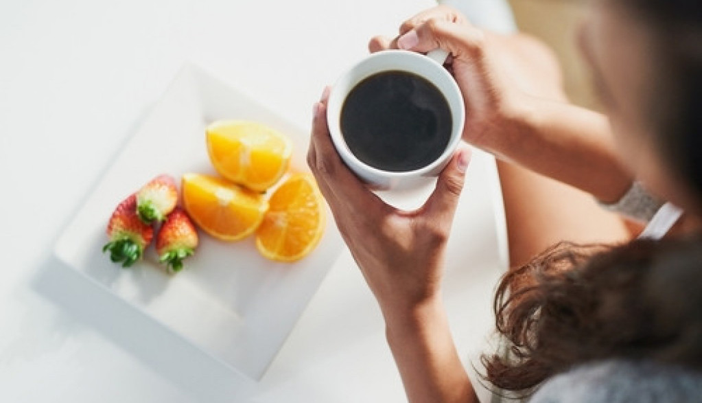 Nemojte piti kafu čim otvorite oči: Čuveni doktor objašnjava kakav efekat omiljeno piće ima na naš organizam