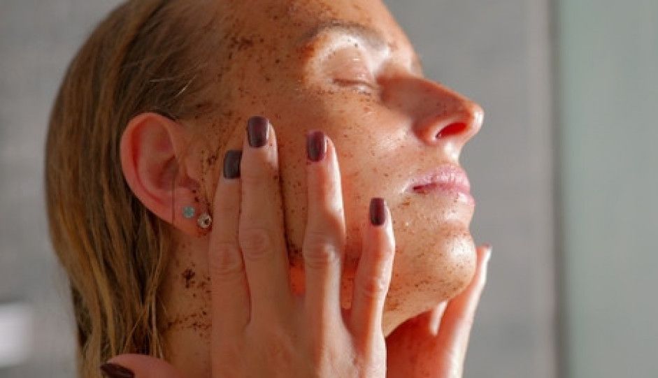 Lice više neće biti masno: Nanesite sastojak koji imate u kuhinji i koža će biti sveža i zategnuta