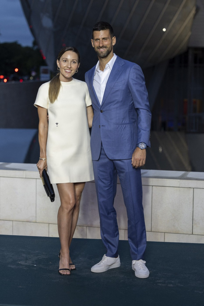 Jelena Đoković nosi najtraženije sandale na svetu: Izdužuju noge, čine vas vitkijim, a možete da ih kupite i za 2.800 dinara
