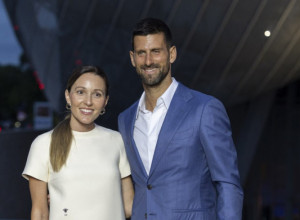 Jelena Đoković nosi najtraženije sandale na svetu: Izdužuju noge, čine vas vitkijim, a možete da ih kupite i za 2.800 dinara