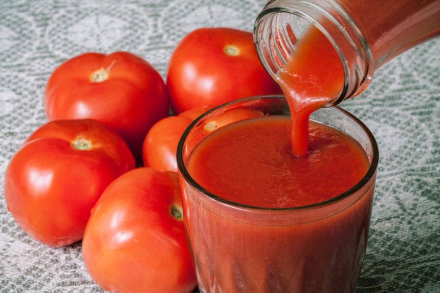 Dobar za zdravlje srca, jačanje mišića, sadrži vitamin C, kalijum... Evo zašto je kuvani paradajz zdraviji od svežeg?