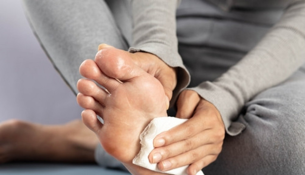 Znojava stopala više neće biti problem: Rešite se ove muke pomoću ovih trikova i uživajte u letu