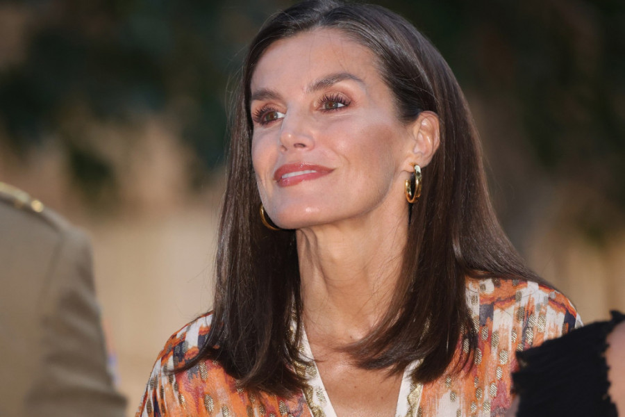 Može li bolje od ovoga? Ne! Kraljica Leticija u haljini na preklop zasenila sve, a tek šminka...