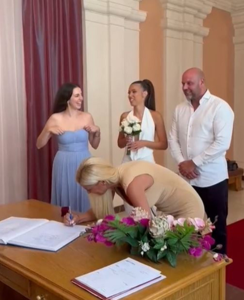 Marijana se pojavila na venčanju bivšeg muža: O poklonu koji im je dala danas priča cela Srbija
