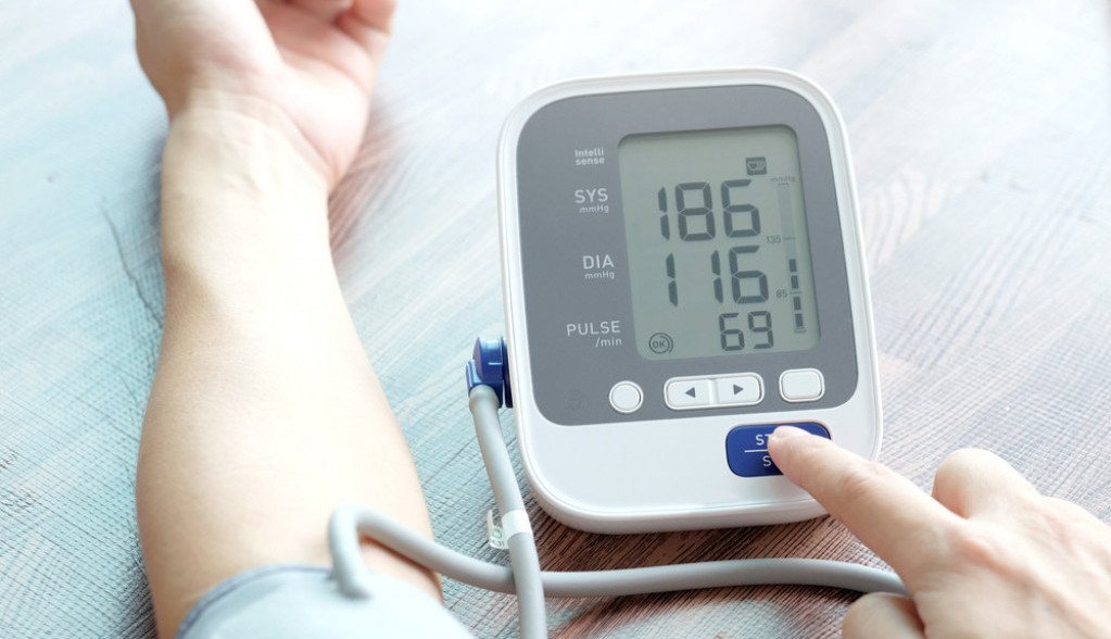 Omiljeni napitak štiti od infarkta: Dve čaše ovog soka dnevno mogu da snize holesterol i krvni pritisak