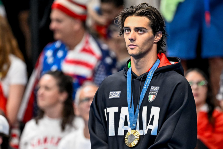 Spava u parku, a osvojio zlatnu medalju, je l' to zaslužio? Italijanski plivač zaludeo sve žene, a sada protestuje zbog uslova u smeštaju