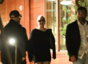 Zavodila muškarce i žene, optuživali je da je rastavila slavni par: Posle ljubavnih rolerkostera, konačno pronašla "mirnu luku"