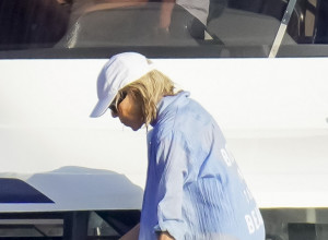 Kakvo telo Brižit Makron ima: Prva dama Francuske se razgolitila, a u prvom planu - brutalne noge!