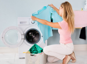 Zbog ovoga odeća ima neprijatan miris kada je izvučete iz veš mašine: Stručnjak ukazao na najčešću grešku koju svi prave