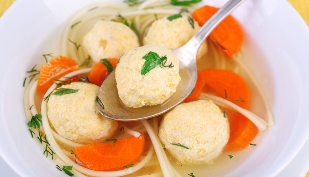 Kako se prave knedle za supu: Dodajte jedan sastojak, neće se raspadati, a biće meke kao duša