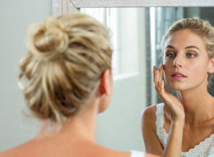 Ublažite bore bez botoksa: Negujte lice uljem koje zateže i osvežava kožu, a košta samo 250 dinara!