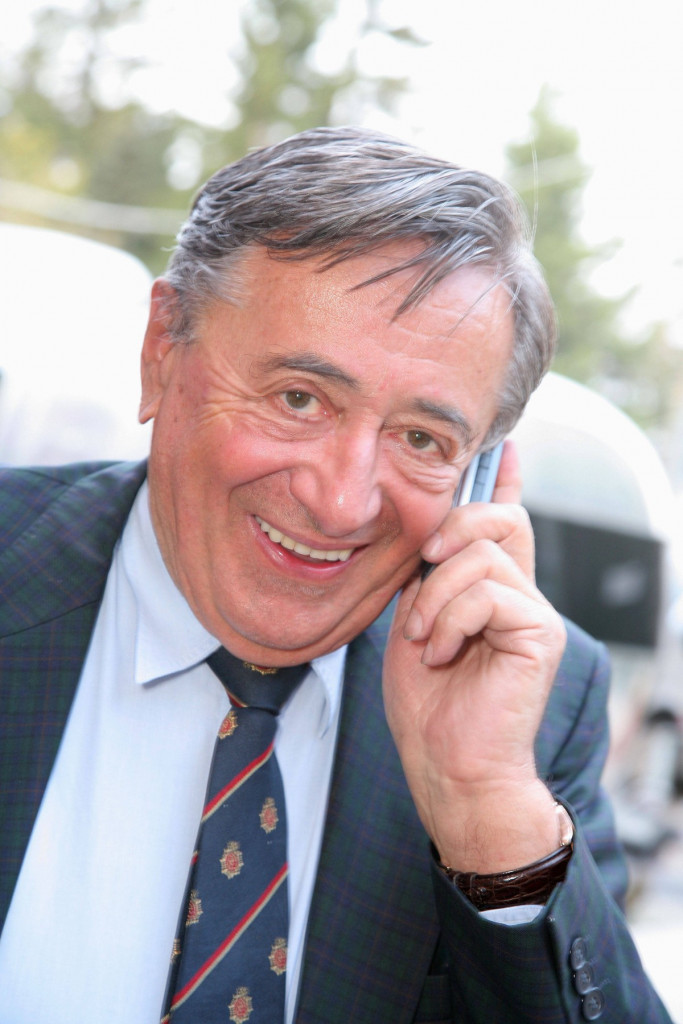 Oženio 49 godina mlađu lepoticu, pa nakon dva meseca preminuo: Austrijski mutimilijarder  (91) se venčavao 5 puta, a samo nju je ostavio u suzama