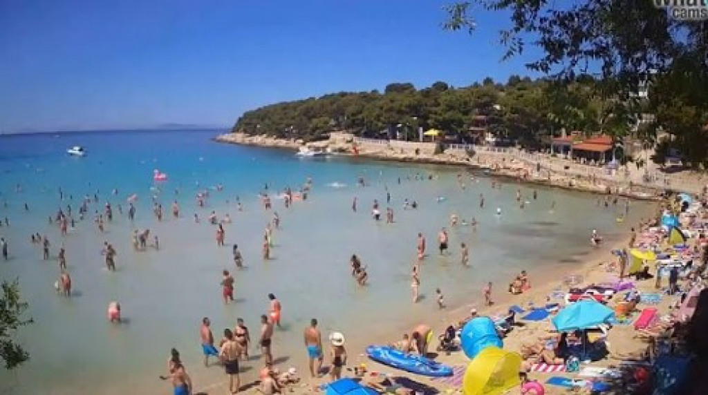 PANIKA MEĐU TURISTIMA Napuštaju Hrvatsku zbog neobičnih i bolnih fleka – Da li je u pitanju lišmanioza?