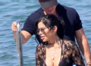 Džef Bezos organizovao ekskluzivnu plovidbu za poznate ličnosti: Loren Sančez izgrmela u crnoj čipkastoj haljini