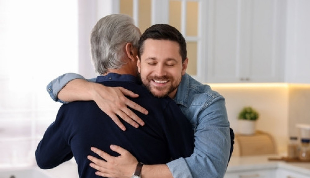 Pronašli sina kojeg je baka pre 37 godina dala strancu: Prevrnuli nebo i zemlju, a razlog nestanka slomiće vam srce