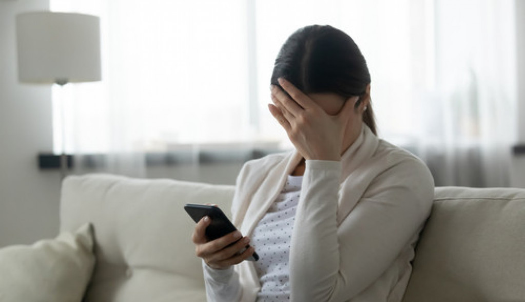 "Nakon 15 godina braka, ostavio me putem SMS poruke": Ono što je uradio našoj deci je bilo toliko surovo da nisam mogla da dođem k sebi
