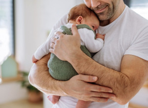 „To, ćale, legendo!“: Beograđanin nije mogao da dočeka da vidi suprugu i bebu, pa se snašao na neobičan način, ovo se retko viđa!