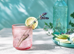 Rešava glavobolju u minuti, smiruje i opušta organizam: Limunada sa lavandom, letnje osveženje koje će preporoditi organizam