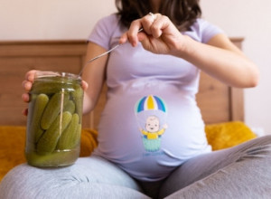 Zašto trudnice žude za kiselim krastavcima? Nemački doktori dali svoje mišljenje, a evo odakle dolazi ta potreba