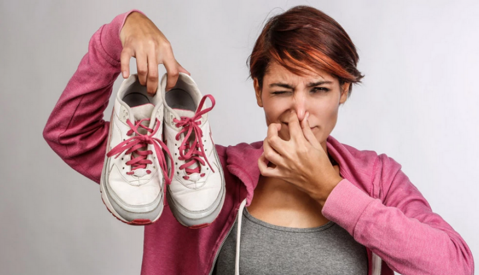 Kako ukloniti neprijatan miris obuće? Eliminišite preko noći smrad iz patika i cipela koji je čest u letnjim danima