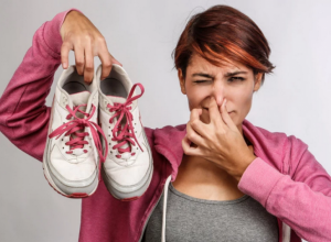 Kako ukloniti neprijatan miris obuće? Eliminišite preko noći smrad iz patika i cipela koji je čest u letnjim danima