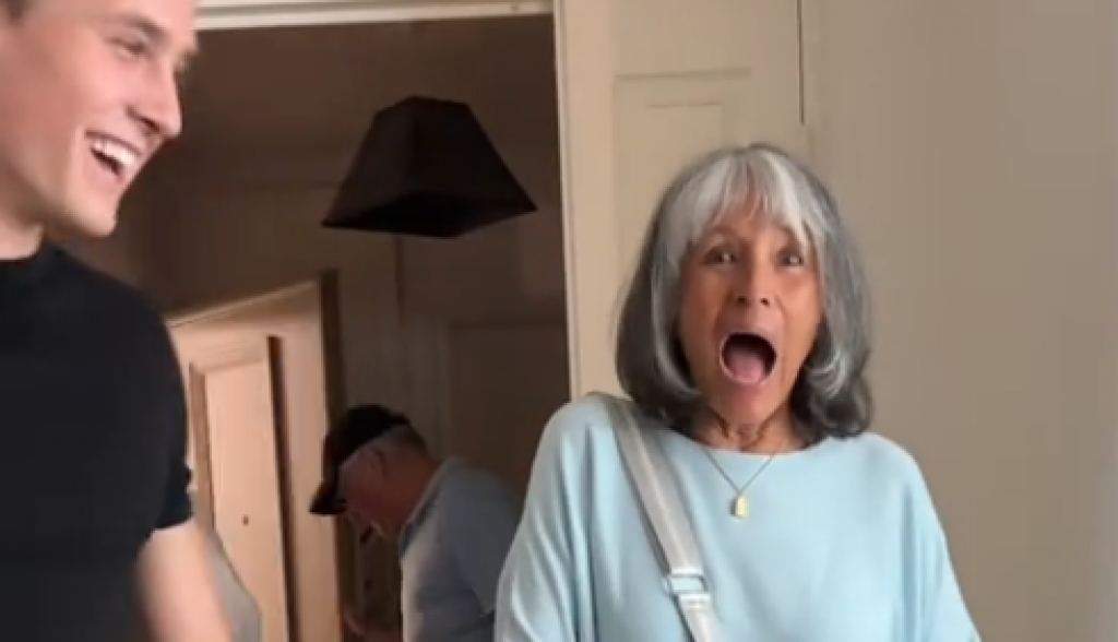 Baka postala devojka: Unuk joj priredio iznenađenje iz snova, nikad nije izgledala lepše, a ni mlađe!