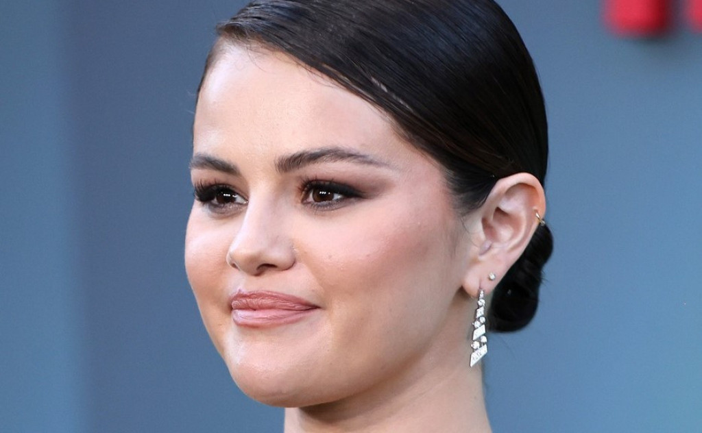 Selena Gomez oduzima dah: Uzdrmala mreže malom crnom haljinom, elegantna je i jednostavna u isto vreme, čista desetka!