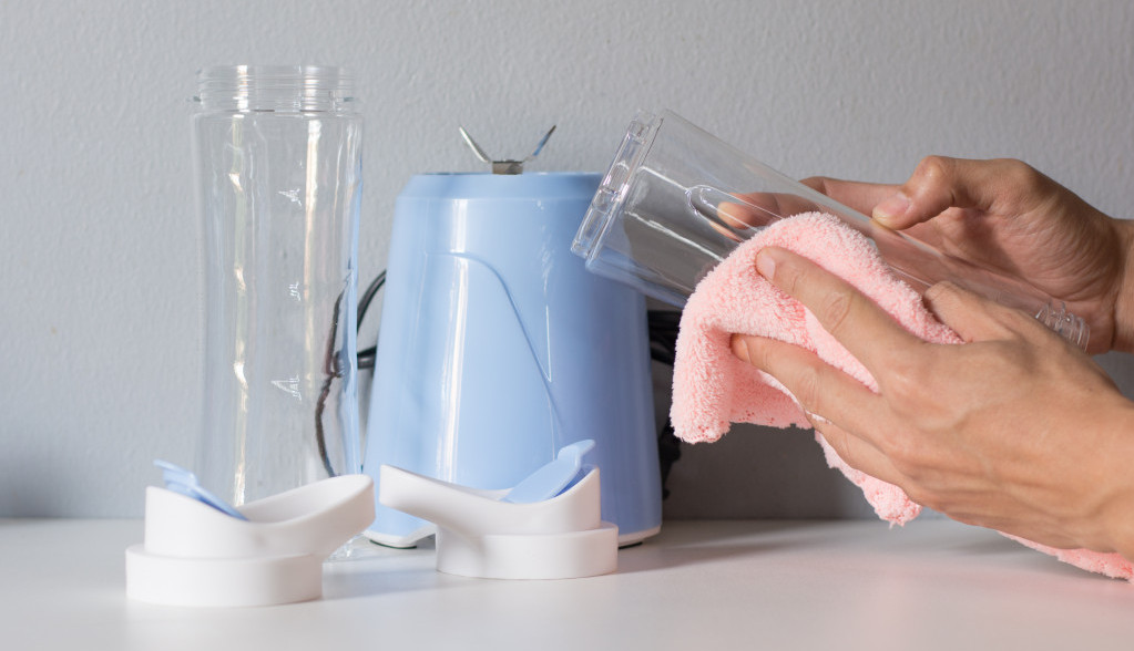 Trik za čišćenje blendera ne može biti jednostavniji: Dodajte samo kap ovog sredstva i oštrica će postati ogledalo