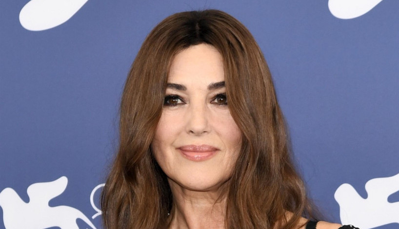 Je l' se ovo ona obukla na buvljaku? Monika Beluči u haljini koju ne zaslužuje "crveni tepih" u Veneciji