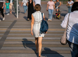 Priča koja ledi krv:  Srela ženu na pešačkom, a ono šta joj je rekla udarilo je kao grom