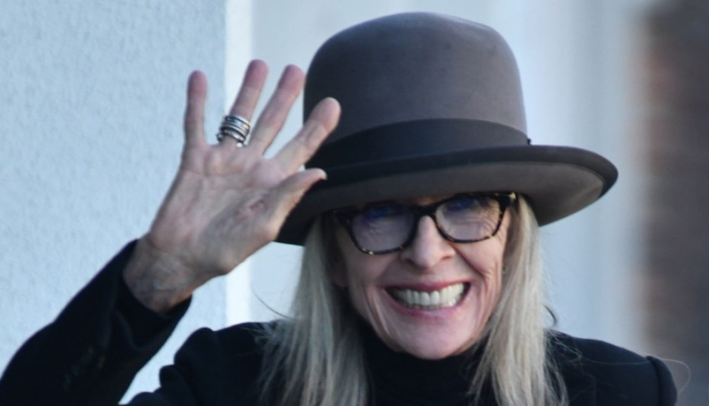 Zakopčana do grla na plus 30: Dajana Kiton pokazala svoj prepoznatljivi stil, pantalone su idealne za jesen, žene ih mahom kupuju!