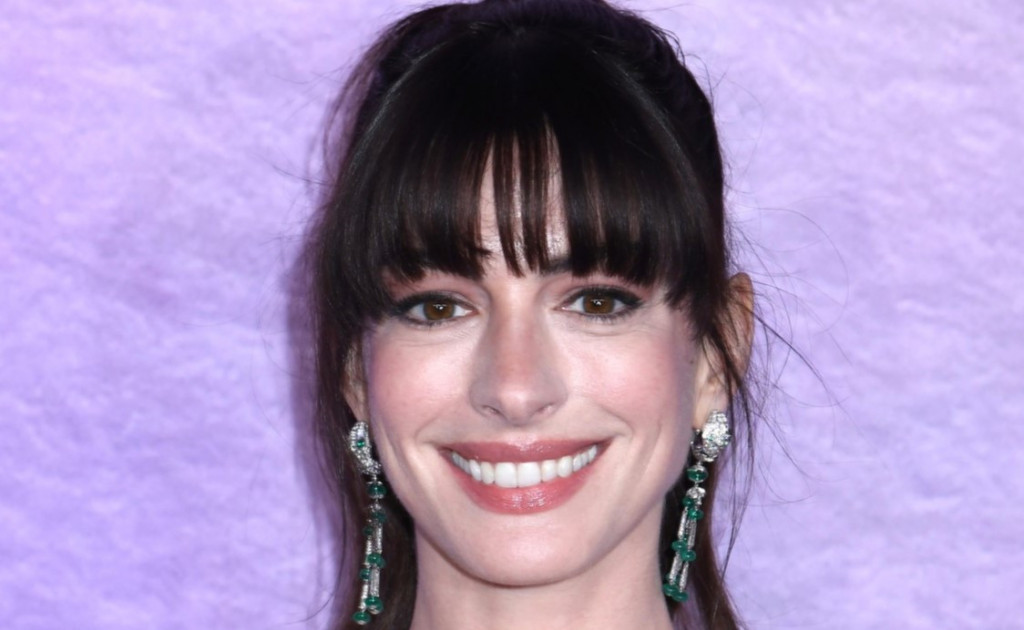 En Hatavej ne krije bubuljice: Oduševila svet selfijem bez trunke šminke, a njen opis je zasmejao internet