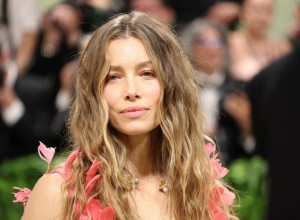 Mamin blizanac: Džesika Bil viđena sa sinom koji se retko pojavljuje u javnosti, fanovi nisu mogli da ne primete ovaj trenutak!