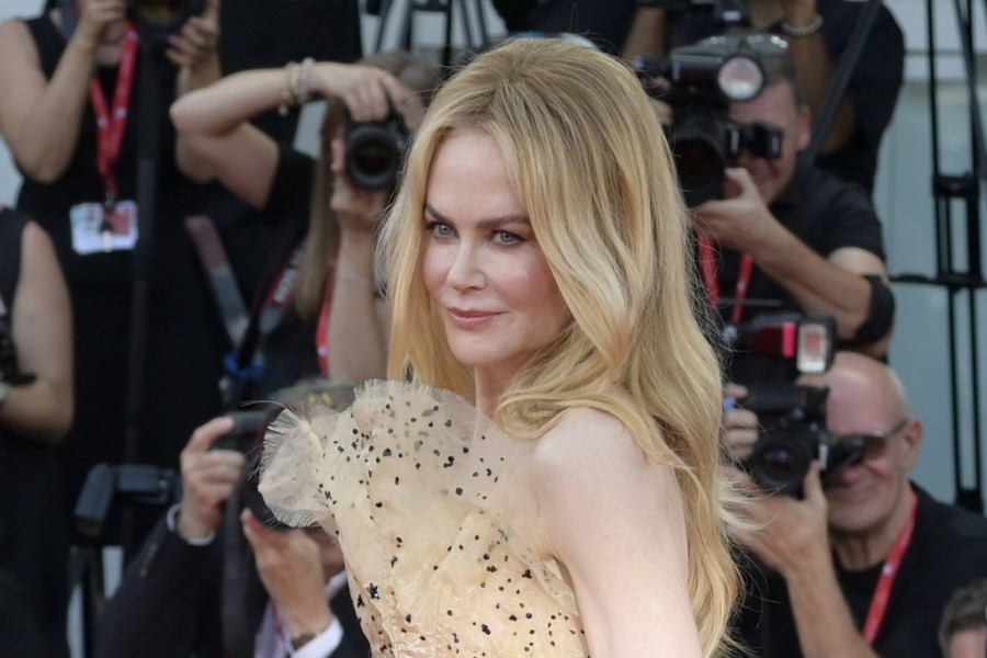Nikol Kidman se ne menja: Zablistala u božanstvenoj haljini na filmskom festivalu u Veneciji, ali ovaj detalj je izazvao sukob na mrežama
