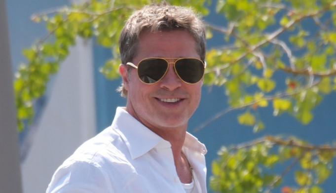 Bred Pit zna kako da joj kida živce: Sa 26 godina mlađom devojkom odmara u dvorcu u kome se venčao s Anđelinom Džoli