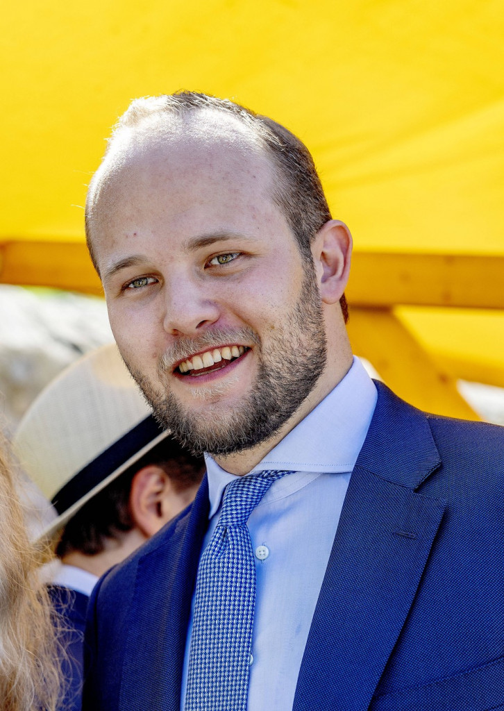 Može da kupi Harija i Vilijama, oni su za njega sića? Znate li ko je najbogatiji princ u Evropi?