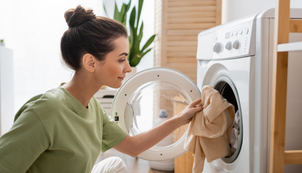 Otarasite se neprijatnog mirisa: Ana stavi ovu namirnicu u bubanj i za tren oka očisti mašinu za veš