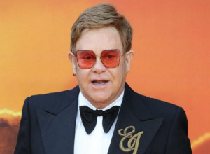 Jedva zalečio povrede, a sada zbog teške infekcije završio u bolnici: Slavni muzičar slabije vidi na jedno oko, ali se oporavlja